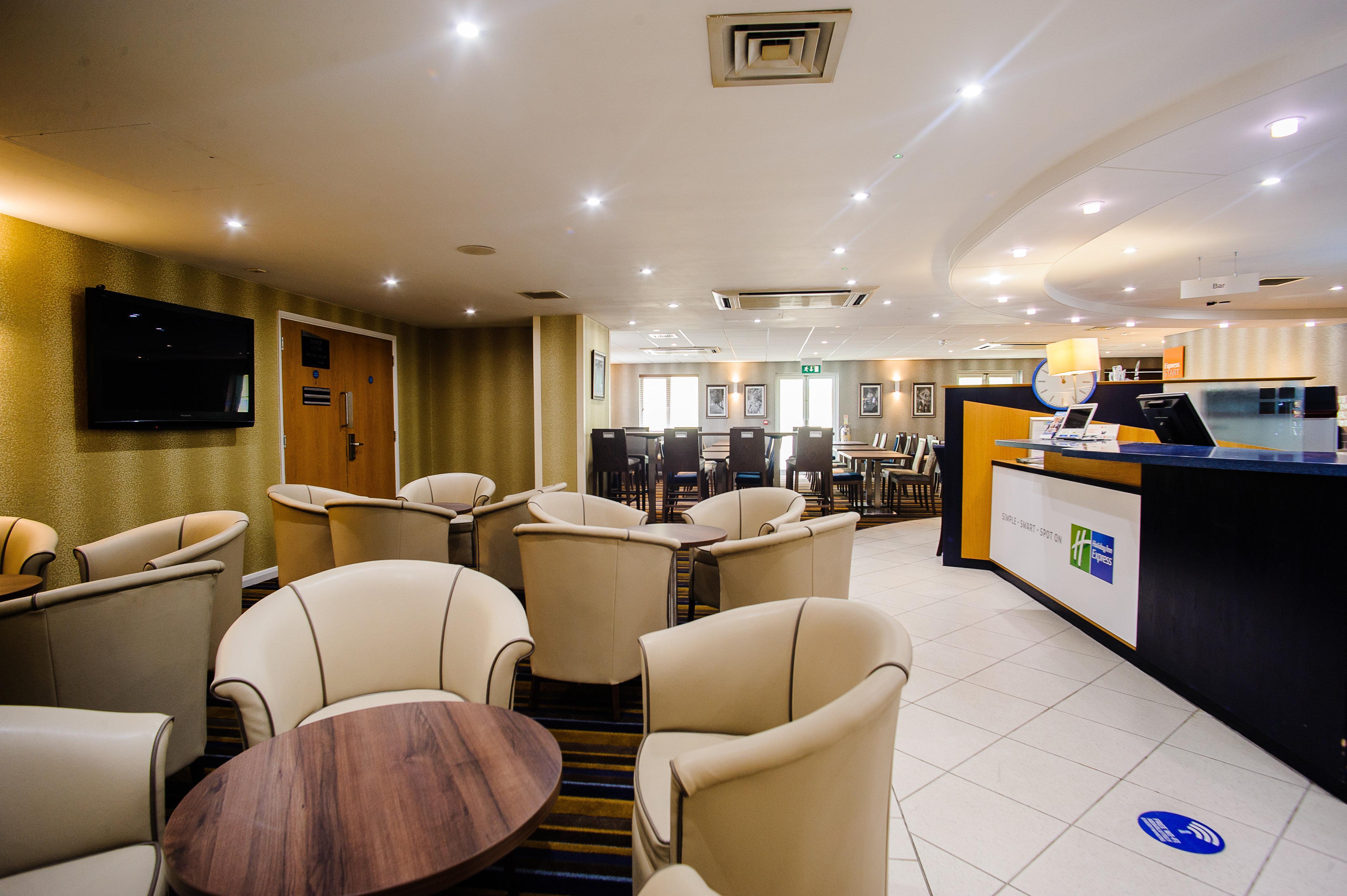 Holiday Inn Express Canterbury By Ihg Exterior photo