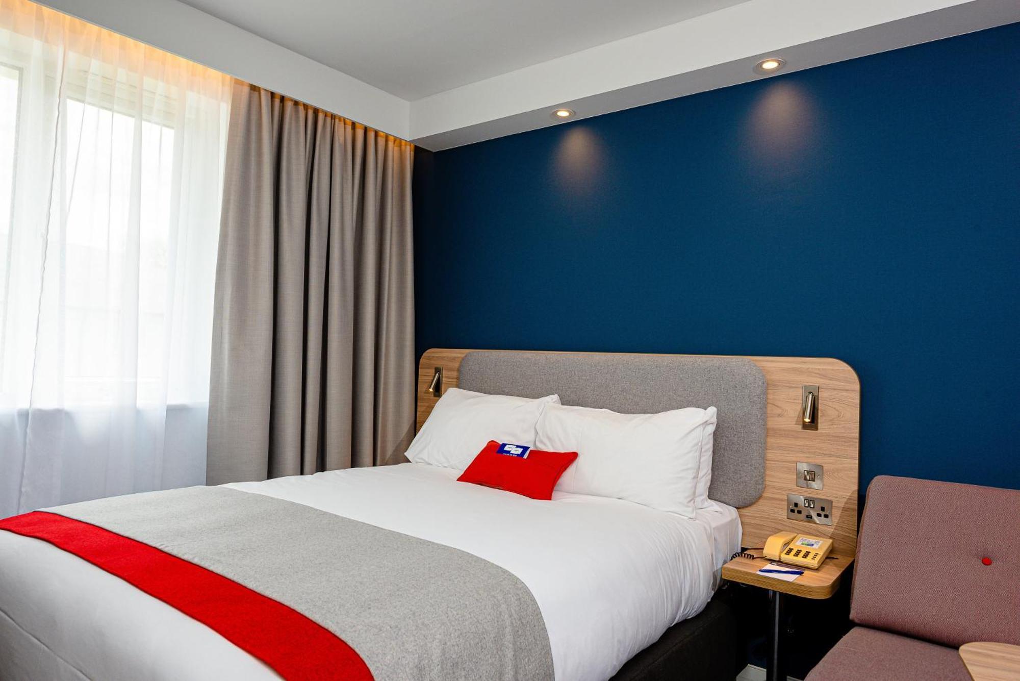 Holiday Inn Express Canterbury By Ihg Exterior photo