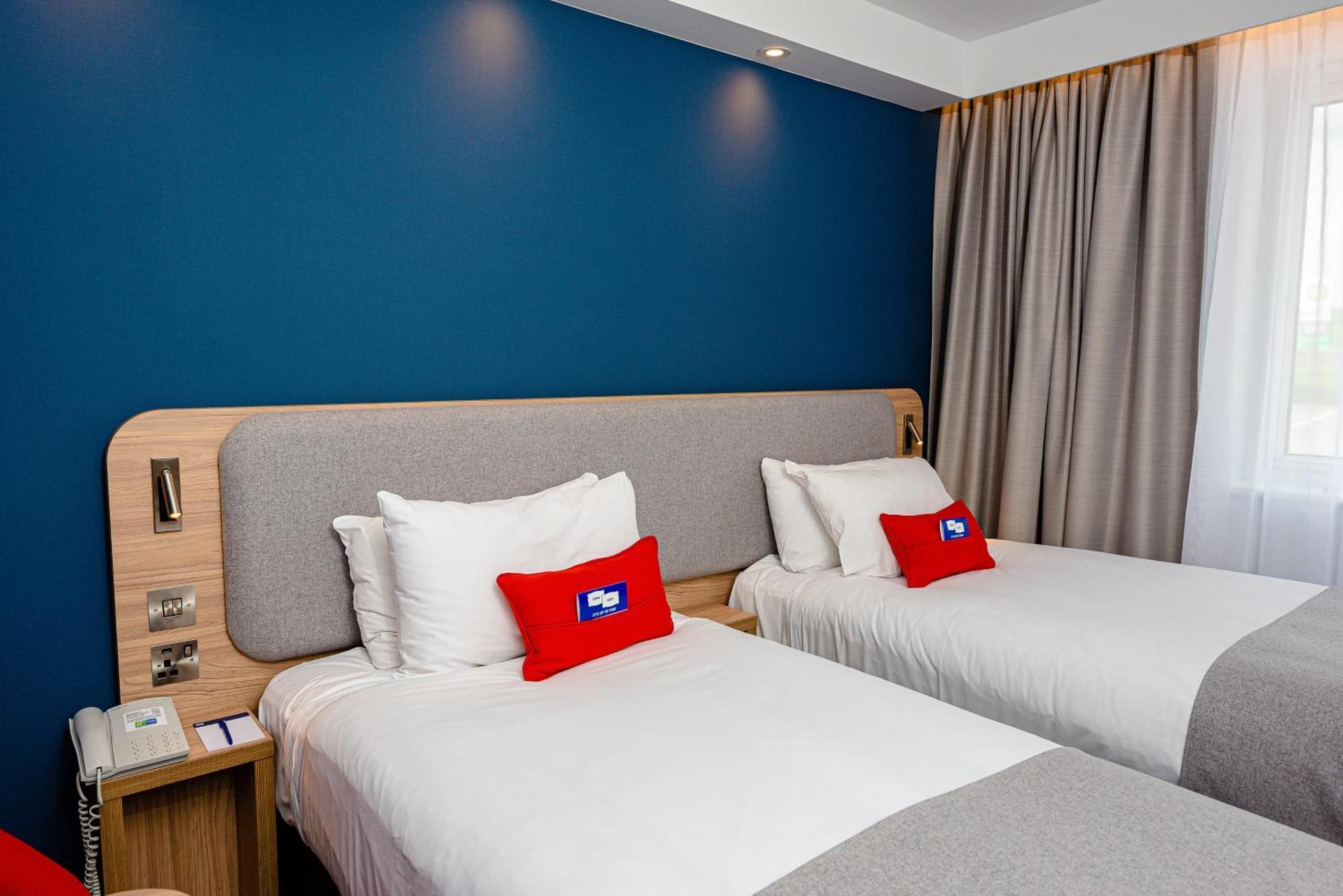 Holiday Inn Express Canterbury By Ihg Exterior photo